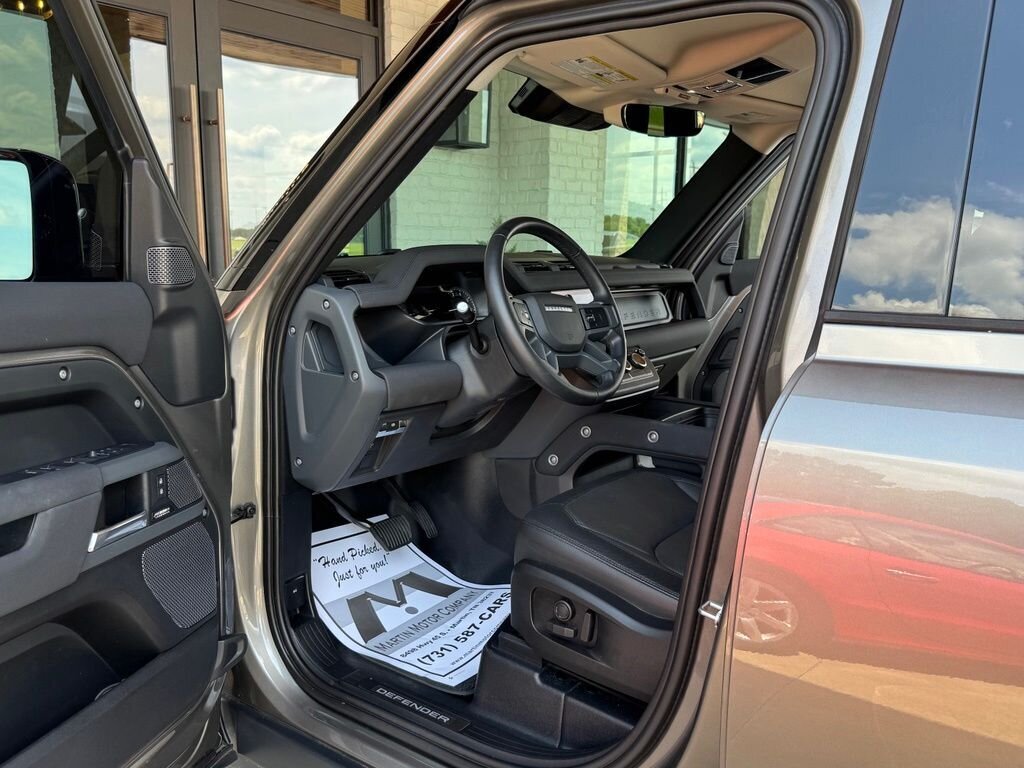 2023 Land Rover Defender X-Dynamic SE - Photo 21 - Martin, TN 38237
