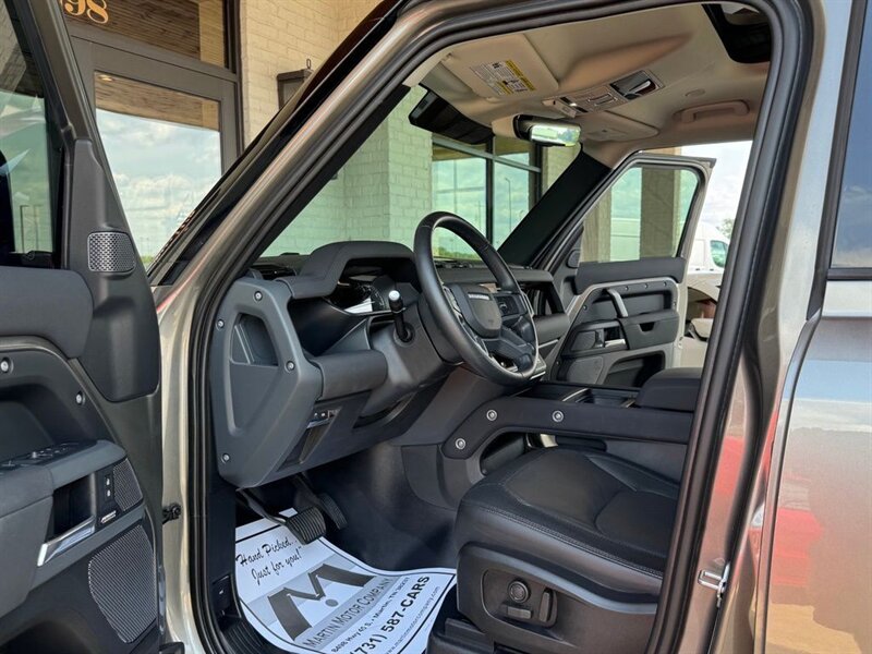 2023 Land Rover Defender X-Dynamic SE  