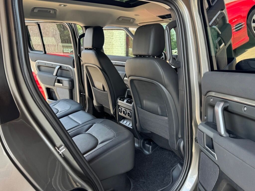 2023 Land Rover Defender X-Dynamic SE - Photo 39 - Martin, TN 38237