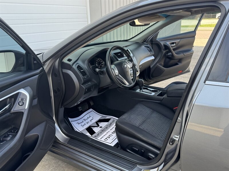 2016 Nissan Altima 2.5 SV  