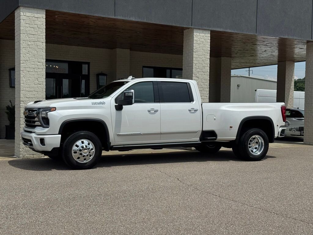 2024 Chevrolet Silverado 3500HD High Country 4X4   - Photo 5 - Martin, TN 38237