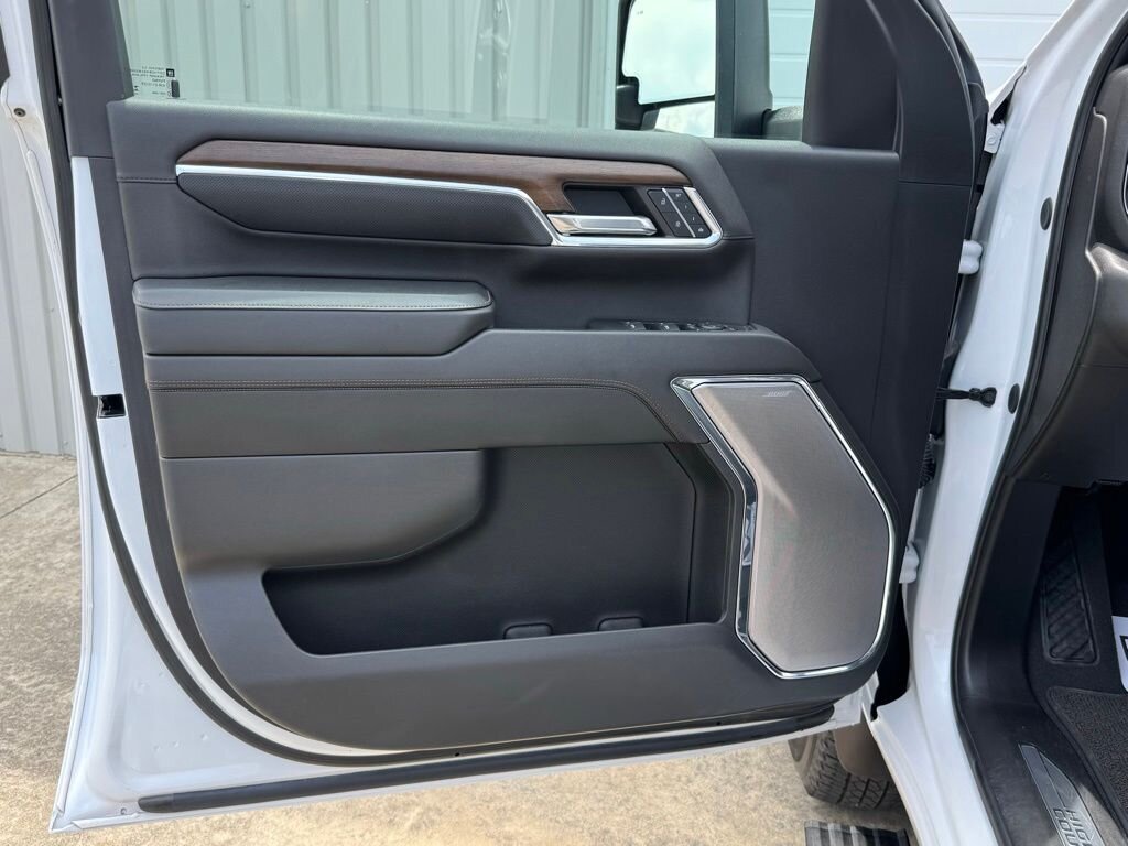 2024 Chevrolet Silverado 3500HD High Country 4X4   - Photo 40 - Martin, TN 38237