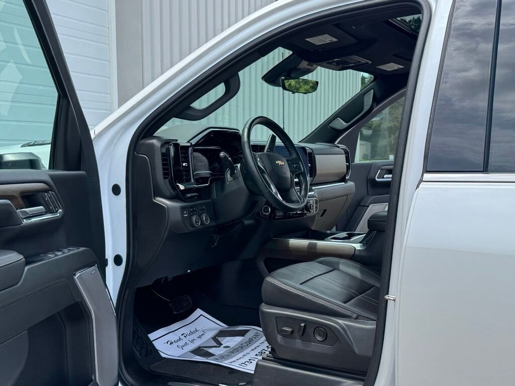 2024 Chevrolet Silverado 3500HD High Country 4X4   - Photo 23 - Martin, TN 38237