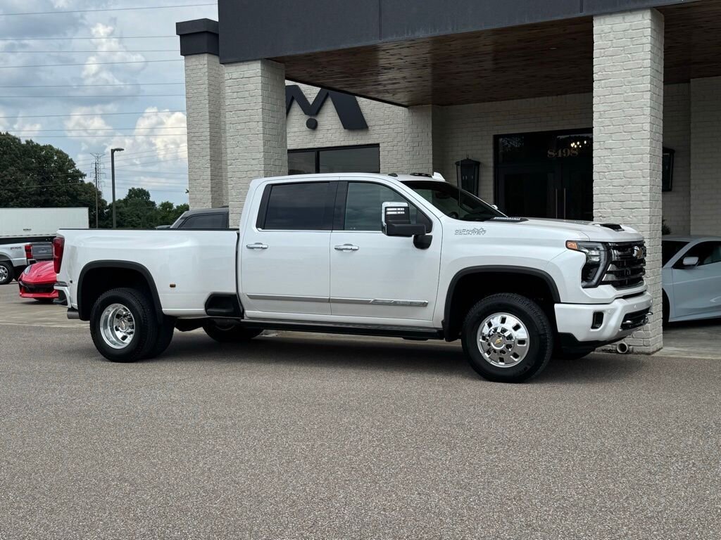 2024 Chevrolet Silverado 3500HD High Country 4X4   - Photo 19 - Martin, TN 38237