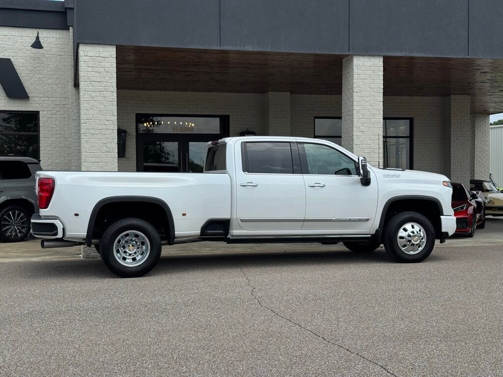 2024 Chevrolet Silverado 3500HD High Country 4X4   - Photo 16 - Martin, TN 38237