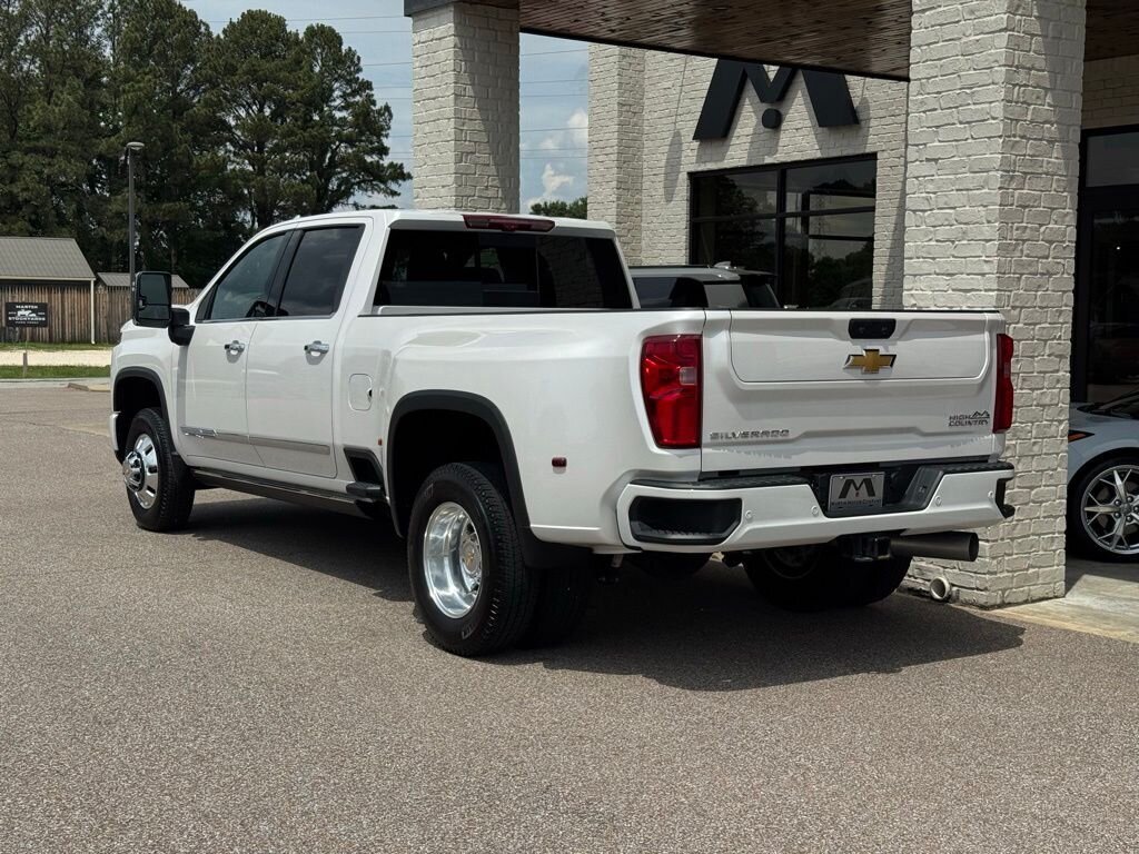 2024 Chevrolet Silverado 3500HD High Country 4X4   - Photo 11 - Martin, TN 38237