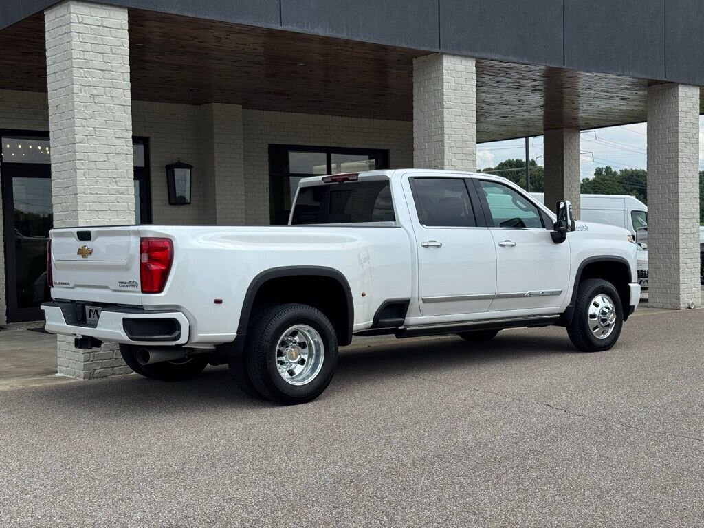 2024 Chevrolet Silverado 3500HD High Country 4X4   - Photo 14 - Martin, TN 38237