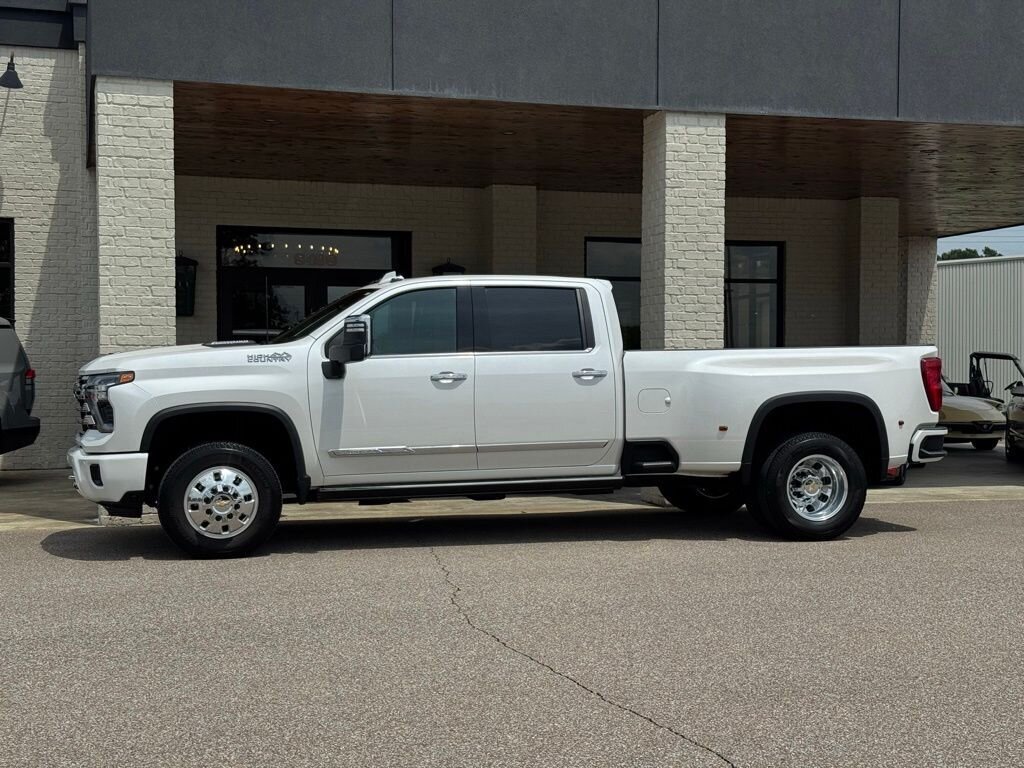 2024 Chevrolet Silverado 3500HD High Country 4X4   - Photo 6 - Martin, TN 38237