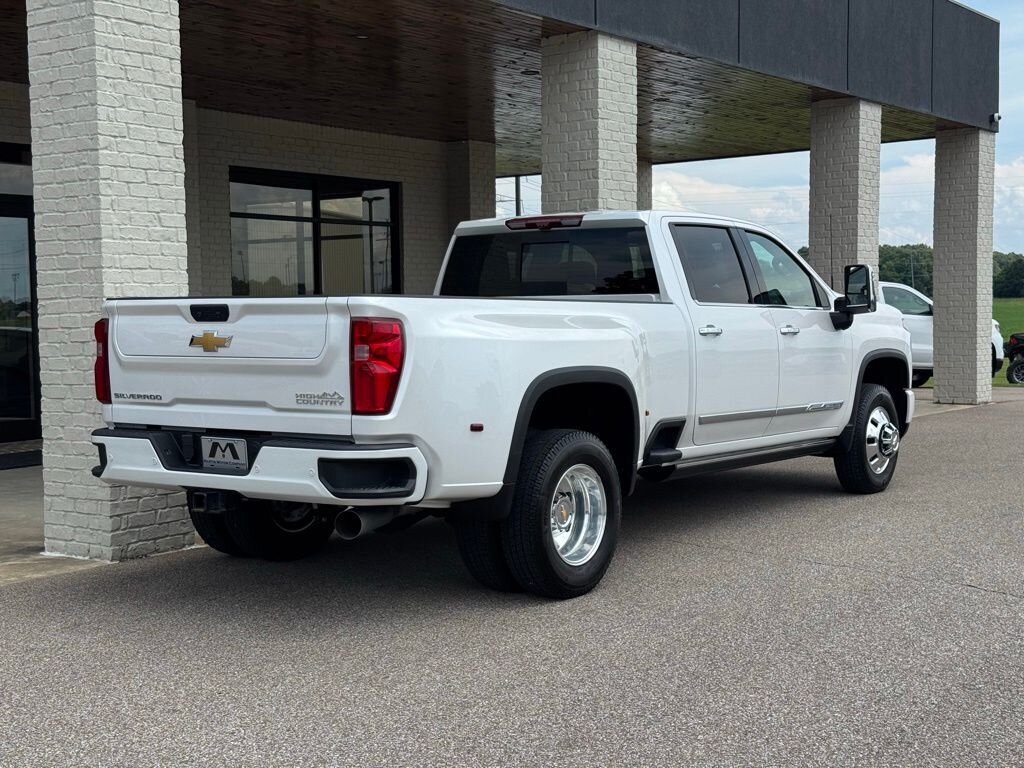 2024 Chevrolet Silverado 3500HD High Country 4X4   - Photo 13 - Martin, TN 38237