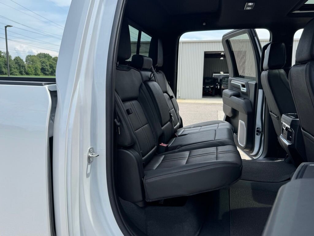 2024 Chevrolet Silverado 3500HD High Country 4X4   - Photo 47 - Martin, TN 38237