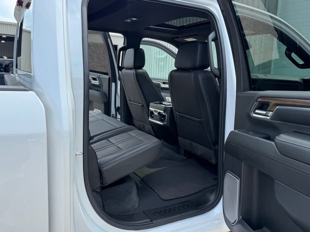 2024 Chevrolet Silverado 3500HD High Country 4X4   - Photo 46 - Martin, TN 38237