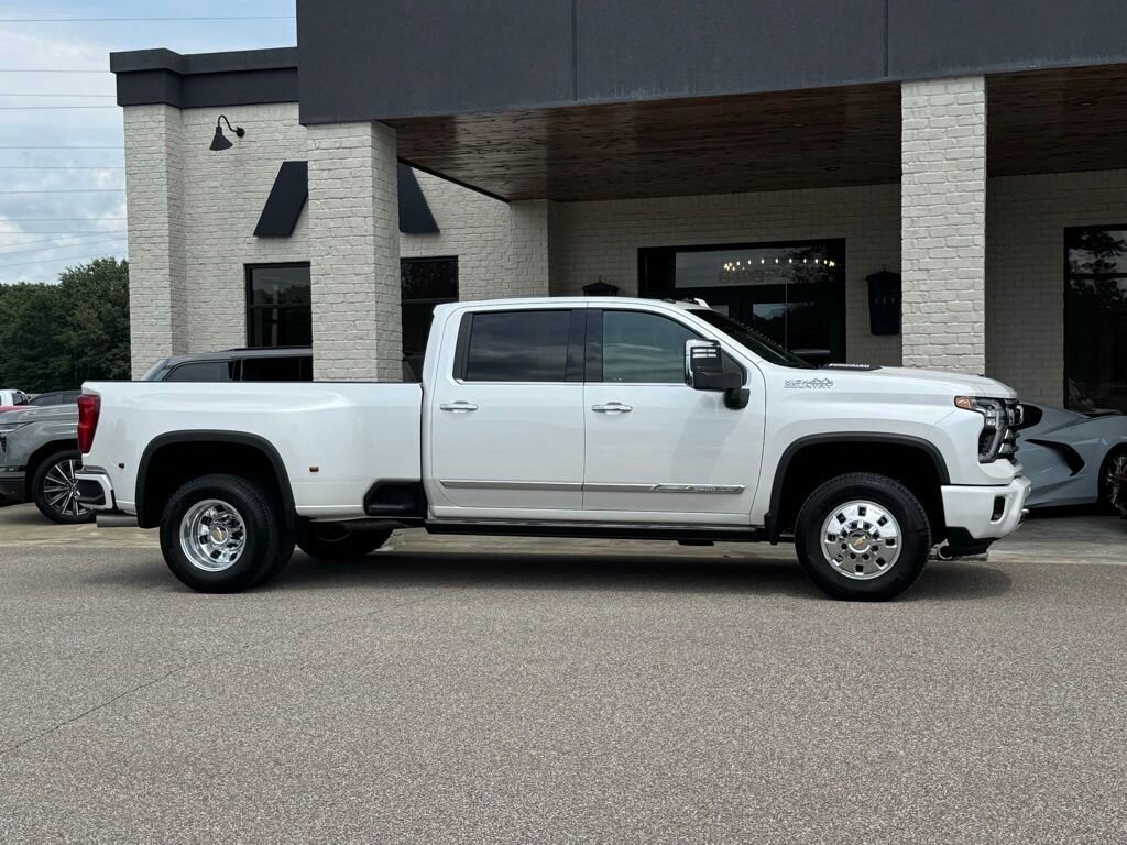 2024 Chevrolet Silverado 3500HD High Country 4X4   - Photo 18 - Martin, TN 38237