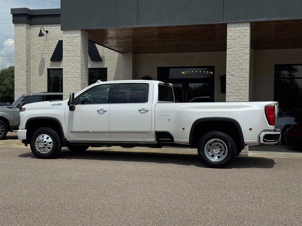 2024 Chevrolet Silverado 3500HD High Country 4X4   - Photo 8 - Martin, TN 38237