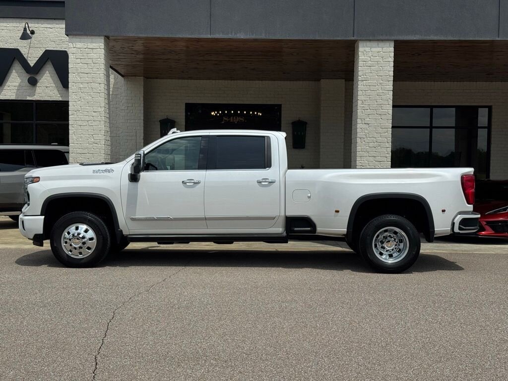2024 Chevrolet Silverado 3500HD High Country 4X4   - Photo 7 - Martin, TN 38237