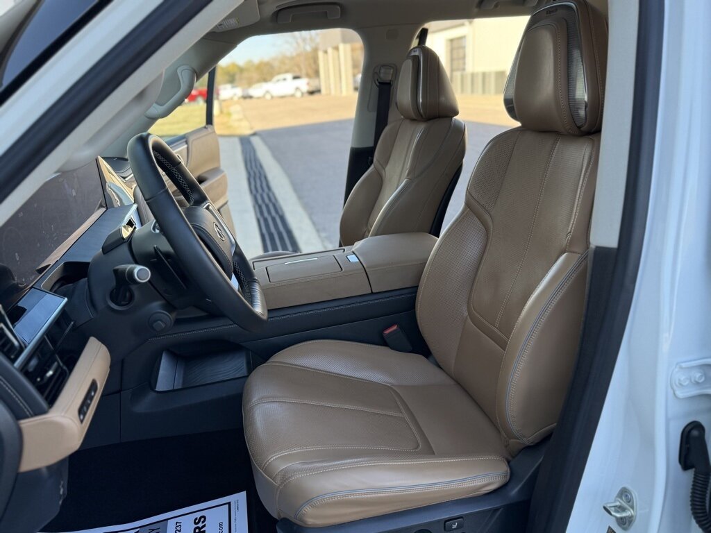 2025 INFINITI QX80 SENSORY   - Photo 34 - Martin, TN 38237