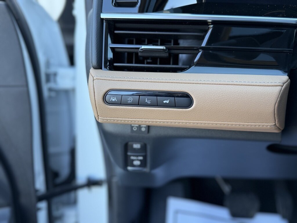 2025 INFINITI QX80 SENSORY   - Photo 27 - Martin, TN 38237