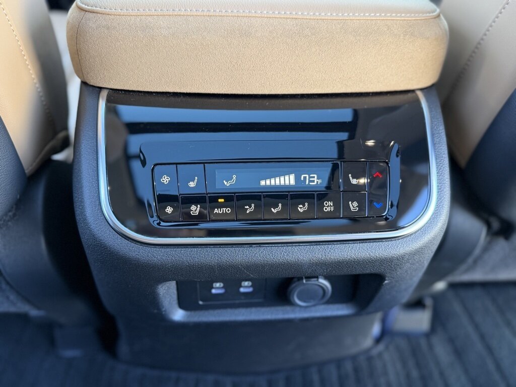 2025 INFINITI QX80 SENSORY   - Photo 42 - Martin, TN 38237