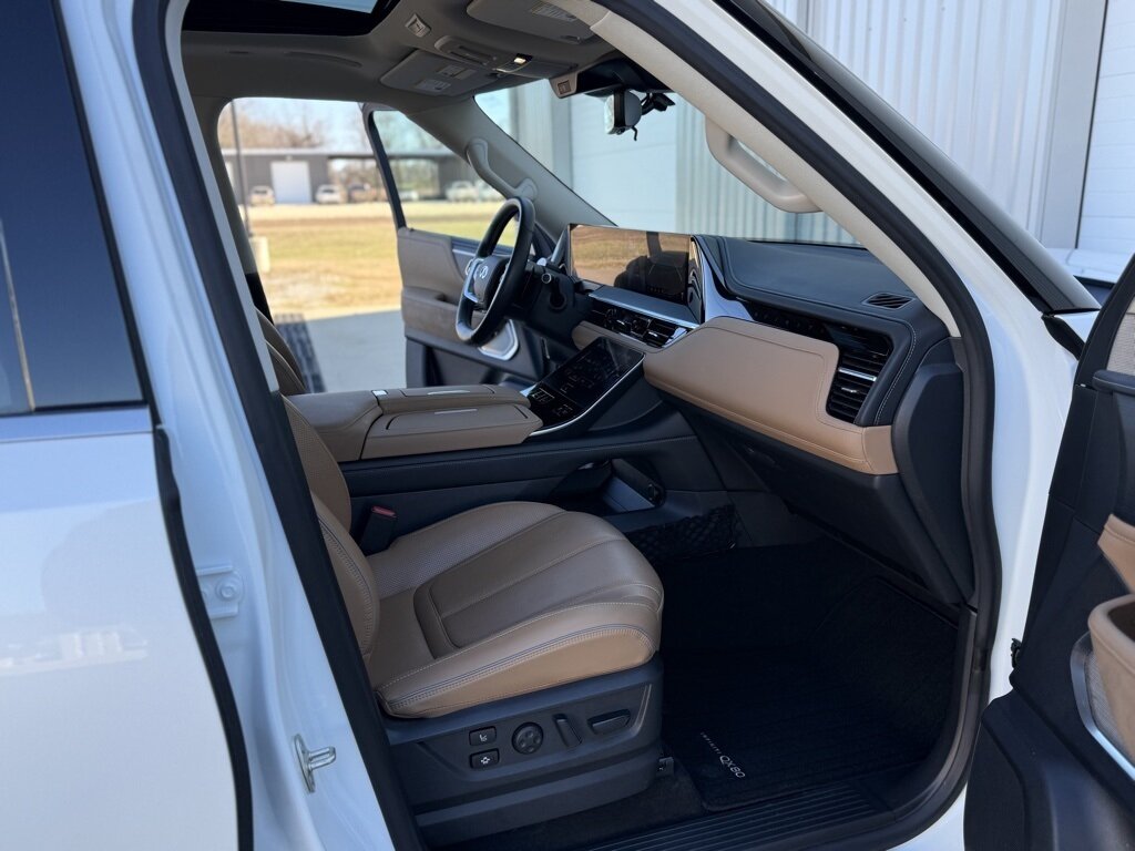 2025 INFINITI QX80 SENSORY   - Photo 48 - Martin, TN 38237