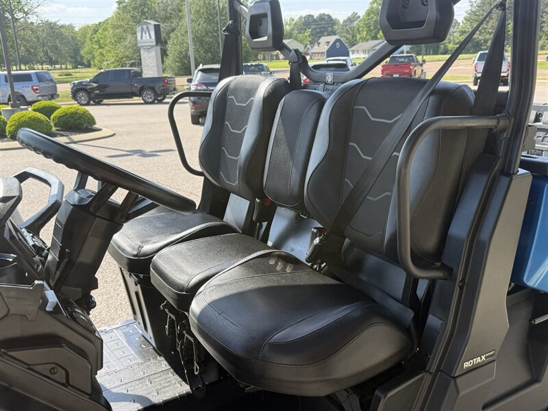 2023 Can-Am Defender XT HD10 - Photo 2 - Martin, TN 38237