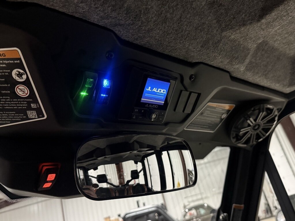 2024 Can-Am Defender MAX Limited HD10   - Photo 14 - Martin, TN 38237