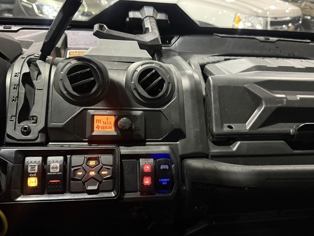 2024 Can-Am Defender MAX Limited HD10   - Photo 15 - Martin, TN 38237