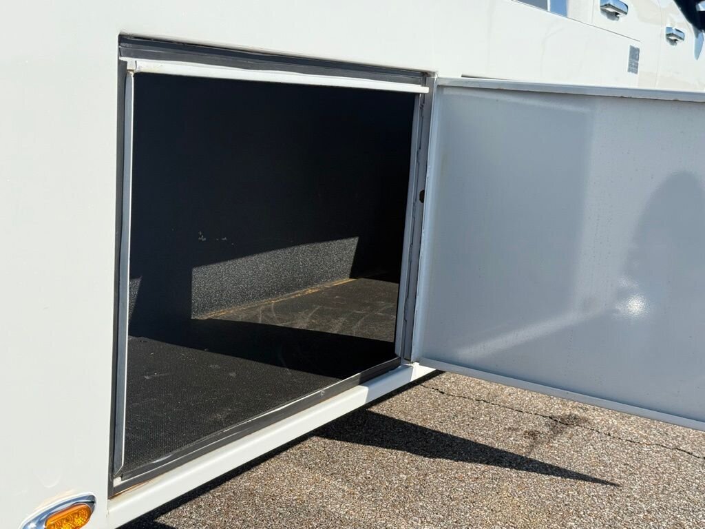 2024 Ford F-450 Super Duty Platinum DRW - Photo 21 - Martin, TN 38237