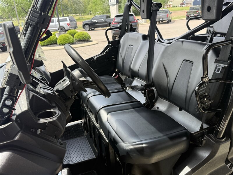 2024 Honda Pioneer 1000-5 Deluxe   - Photo 2 - Martin, TN 38237