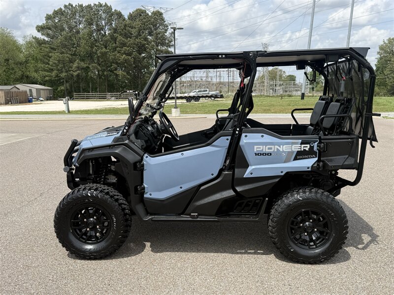 2024 Honda Pioneer 1000-5 Deluxe   - Photo 4 - Martin, TN 38237