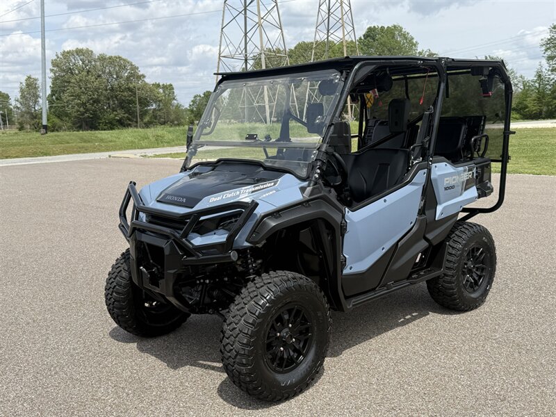 2024 Honda Pioneer 1000-5 Deluxe   - Photo 3 - Martin, TN 38237