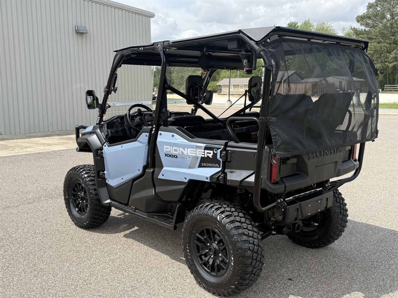 2024 Honda Pioneer 1000-5 Deluxe   - Photo 5 - Martin, TN 38237