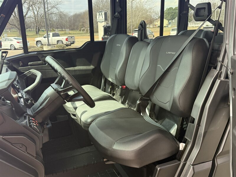 2025 Can-Am Defender MAX Limited HD10  