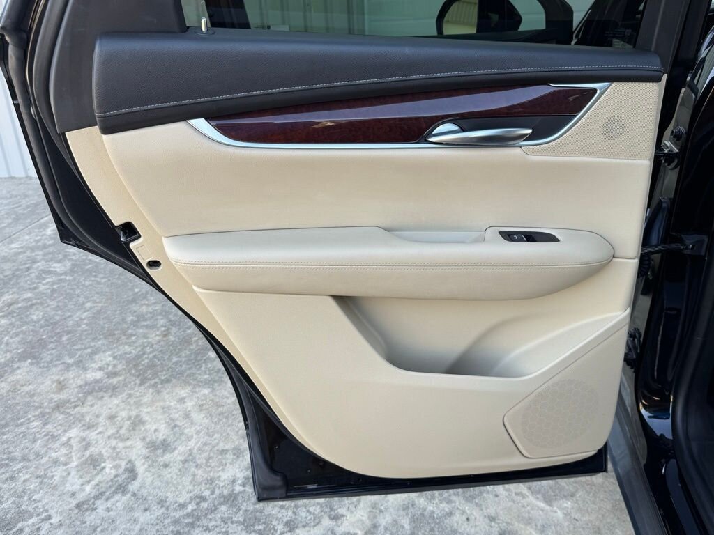 2017 Cadillac XT5 Premium Luxury   - Photo 35 - Martin, TN 38237