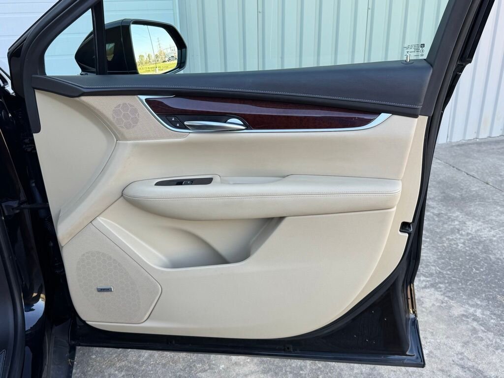 2017 Cadillac XT5 Premium Luxury   - Photo 43 - Martin, TN 38237