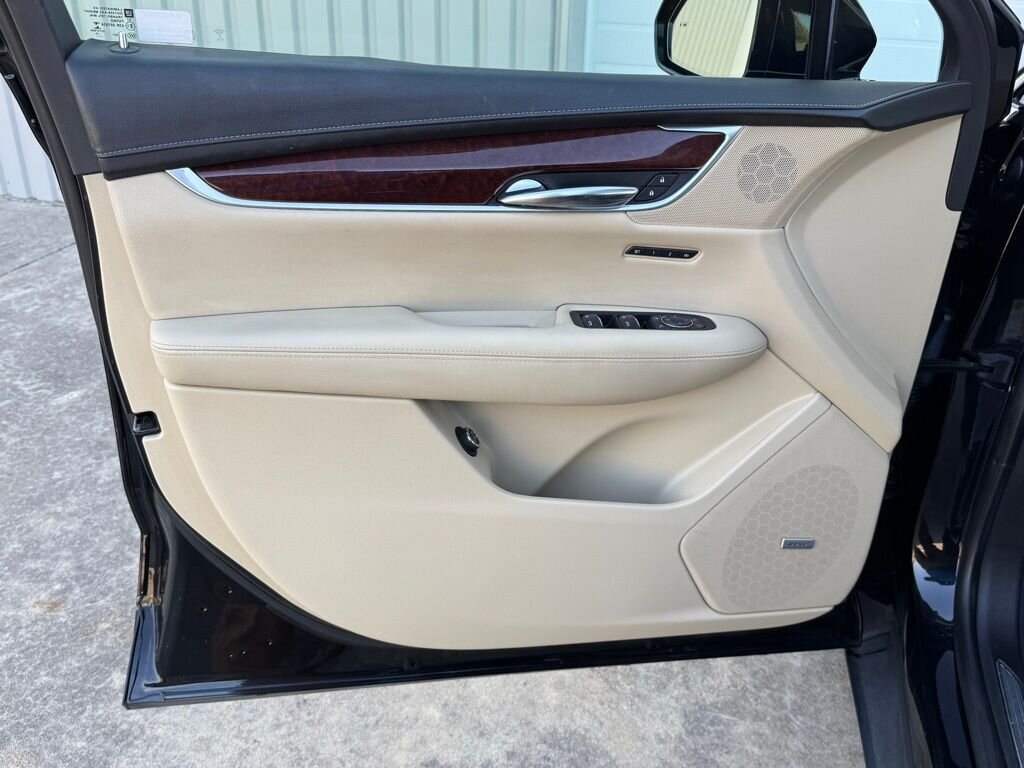 2017 Cadillac XT5 Premium Luxury   - Photo 32 - Martin, TN 38237