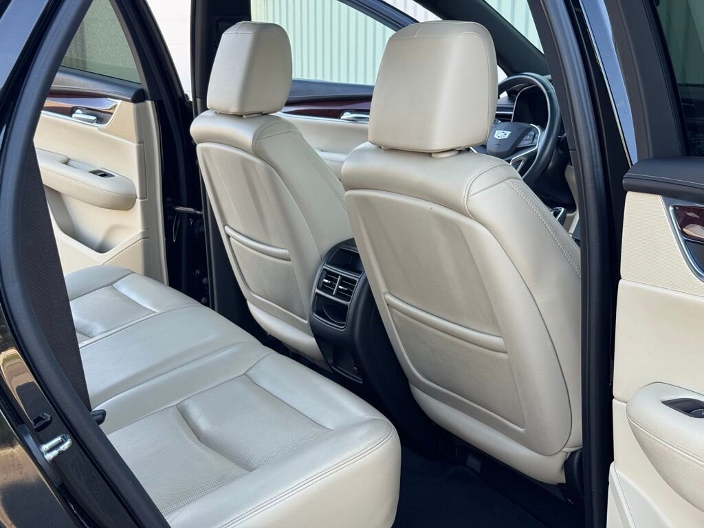 2017 Cadillac XT5 Premium Luxury   - Photo 38 - Martin, TN 38237