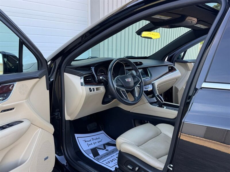 2017 Cadillac XT5 Premium Luxury   - Photo 2 - Martin, TN 38237