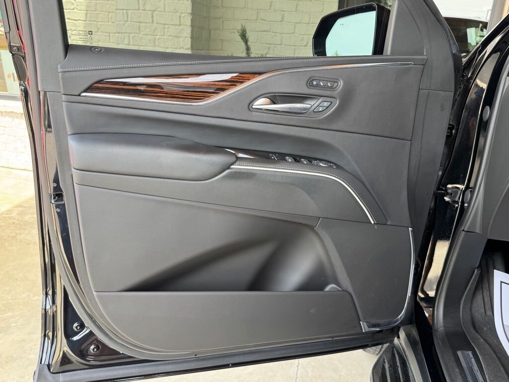 2023 Cadillac Escalade Premium Luxury   - Photo 38 - Martin, TN 38237