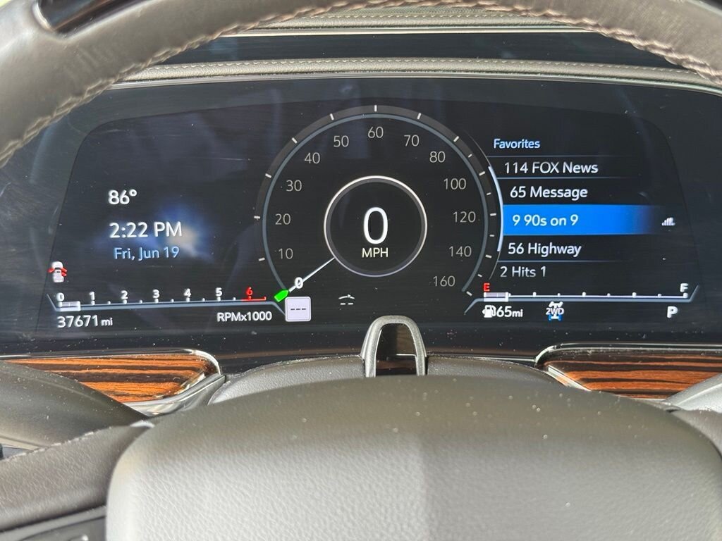 2023 Cadillac Escalade Premium Luxury   - Photo 25 - Martin, TN 38237