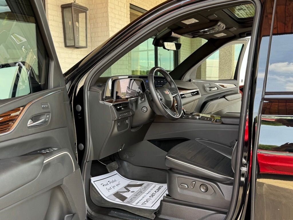 2023 Cadillac Escalade Premium Luxury   - Photo 22 - Martin, TN 38237