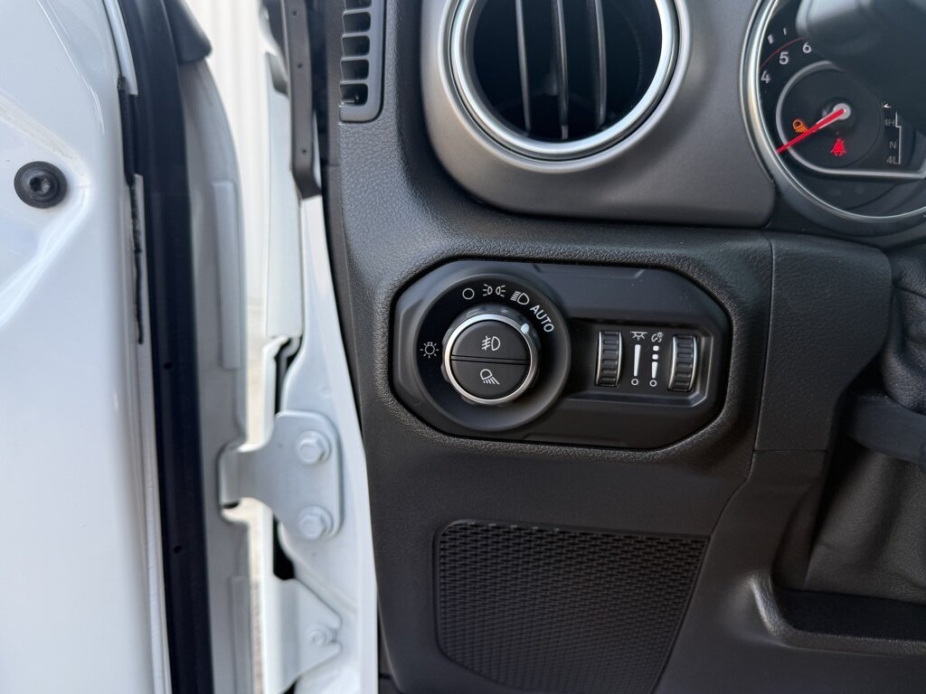 2020 Jeep Gladiator Rubicon photo 25
