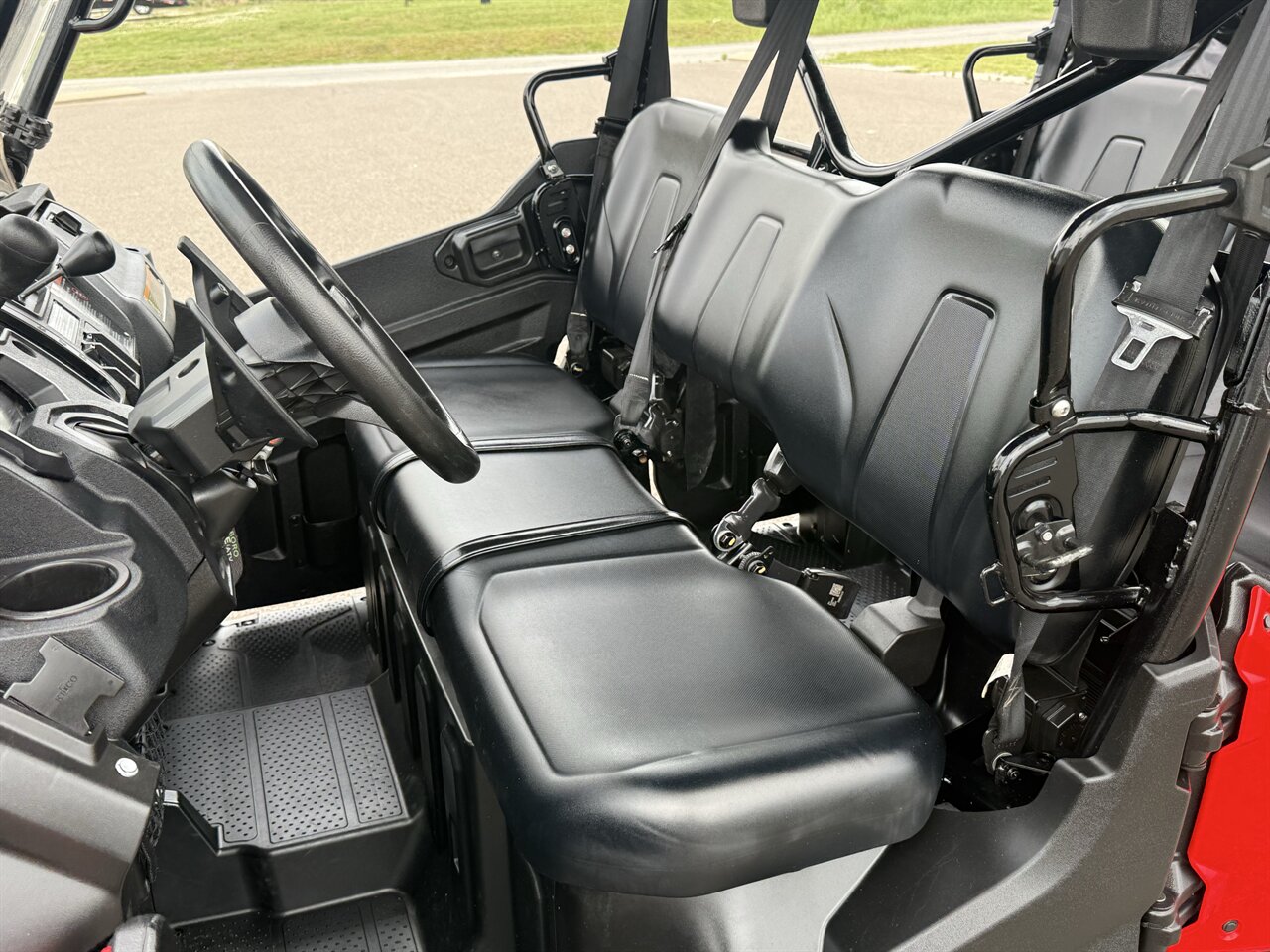 2023 Honda Pioneer 1000-6 Crew Deluxe   - Photo 11 - Martin, TN 38237