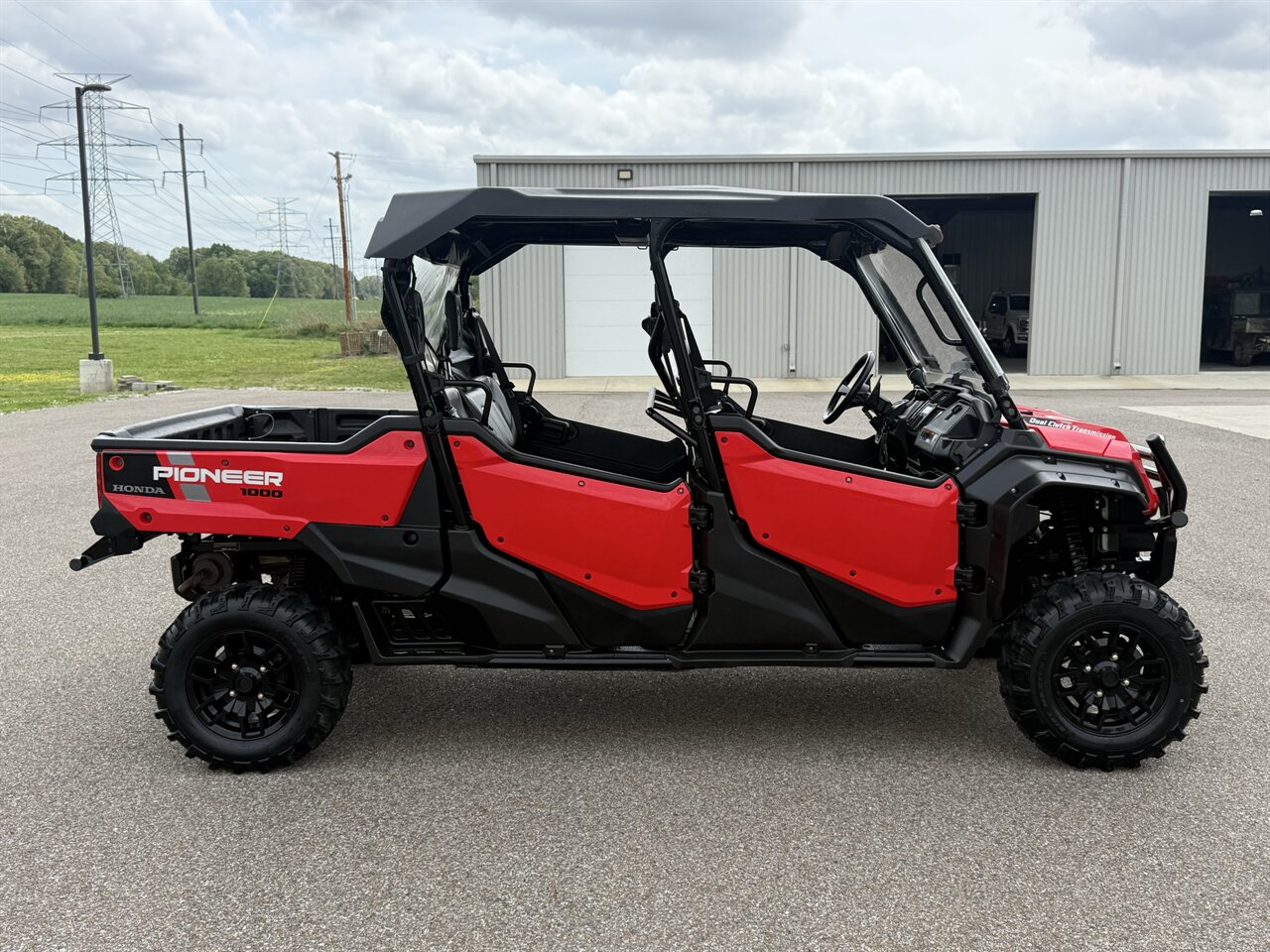 2023 Honda Pioneer 1000-6 Crew Deluxe   - Photo 8 - Martin, TN 38237