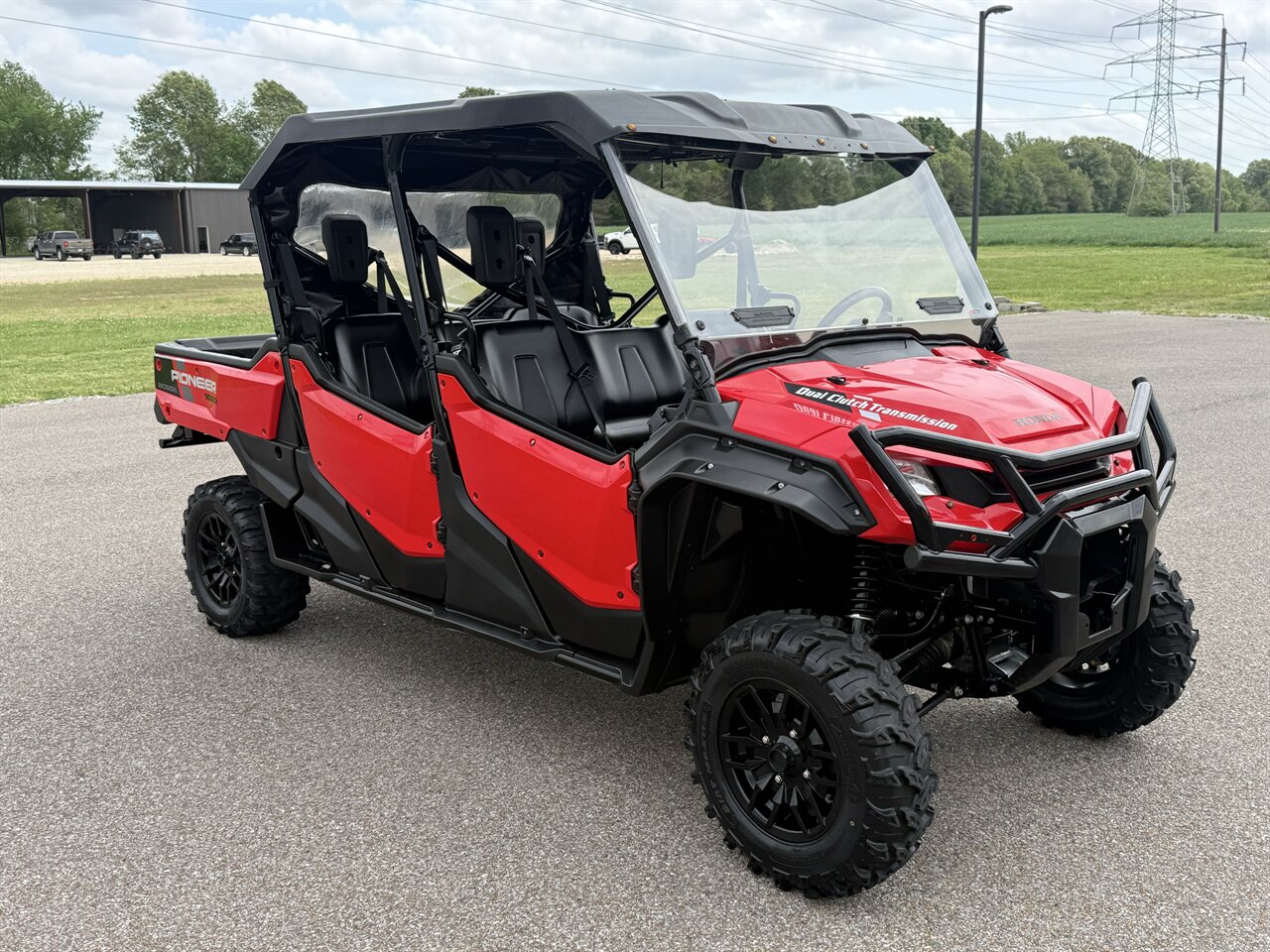 2023 Honda Pioneer 1000-6 Crew Deluxe   - Photo 9 - Martin, TN 38237