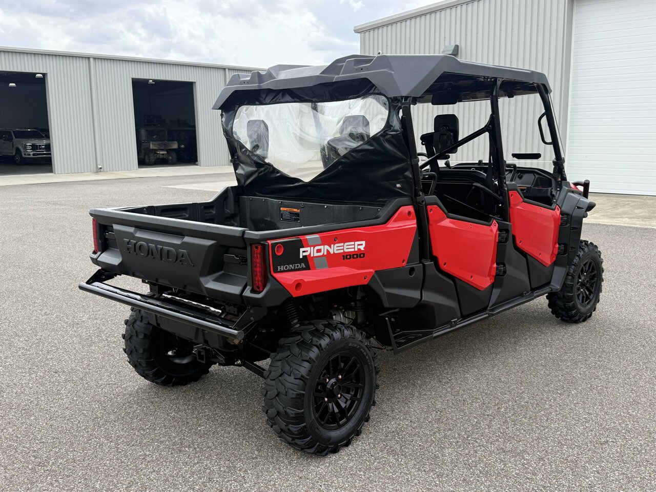 2023 Honda Pioneer 1000-6 Crew Deluxe   - Photo 7 - Martin, TN 38237