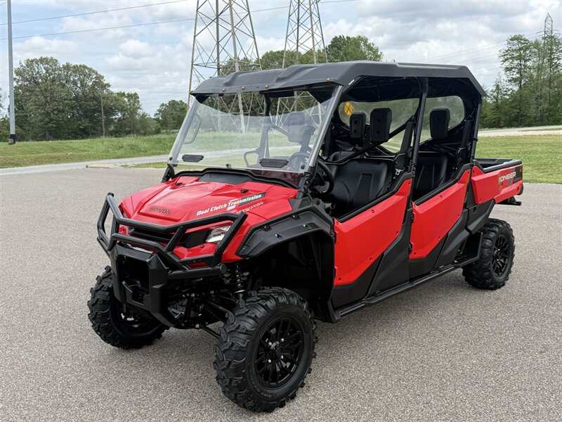 2023 Honda Pioneer 1000-6 Crew Deluxe   - Photo 3 - Martin, TN 38237