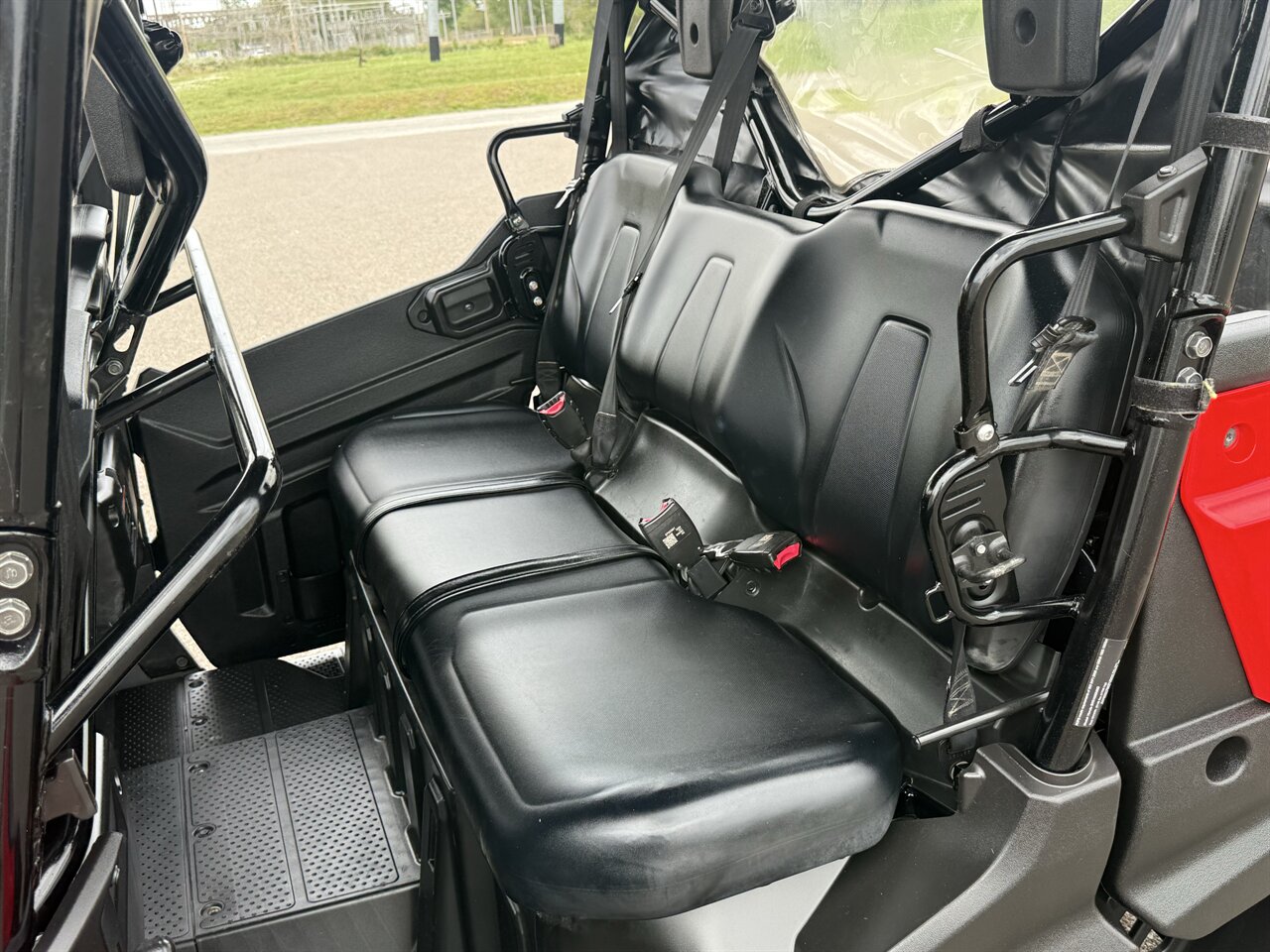 2023 Honda Pioneer 1000-6 Crew Deluxe   - Photo 12 - Martin, TN 38237