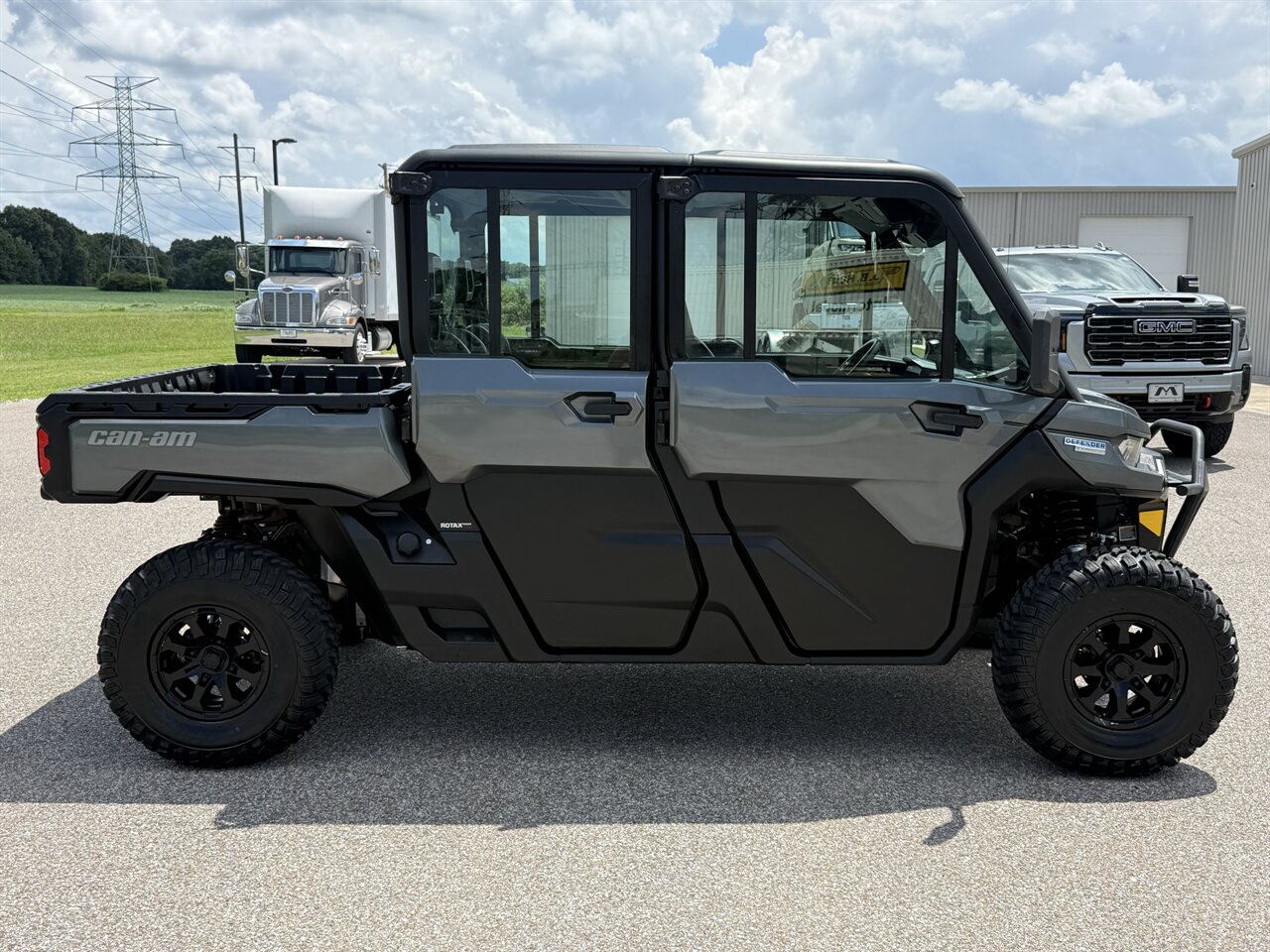 2024 Can-Am Defender MAX Limited HD10 - Photo 8 - Martin, TN 38237