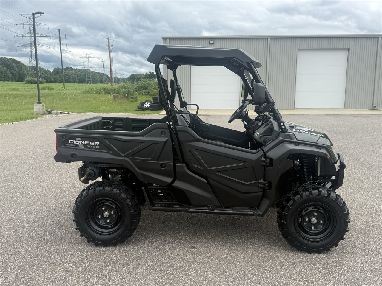 2024 Honda Pioneer 1000-3 EPS - Photo 8 - Martin, TN 38237