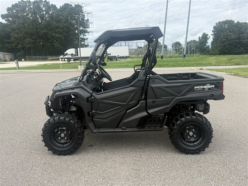 2024 Honda Pioneer 1000-3 EPS - Photo 4 - Martin, TN 38237