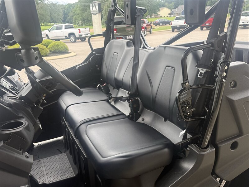 2024 Honda Pioneer 1000-3 EPS - Photo 2 - Martin, TN 38237